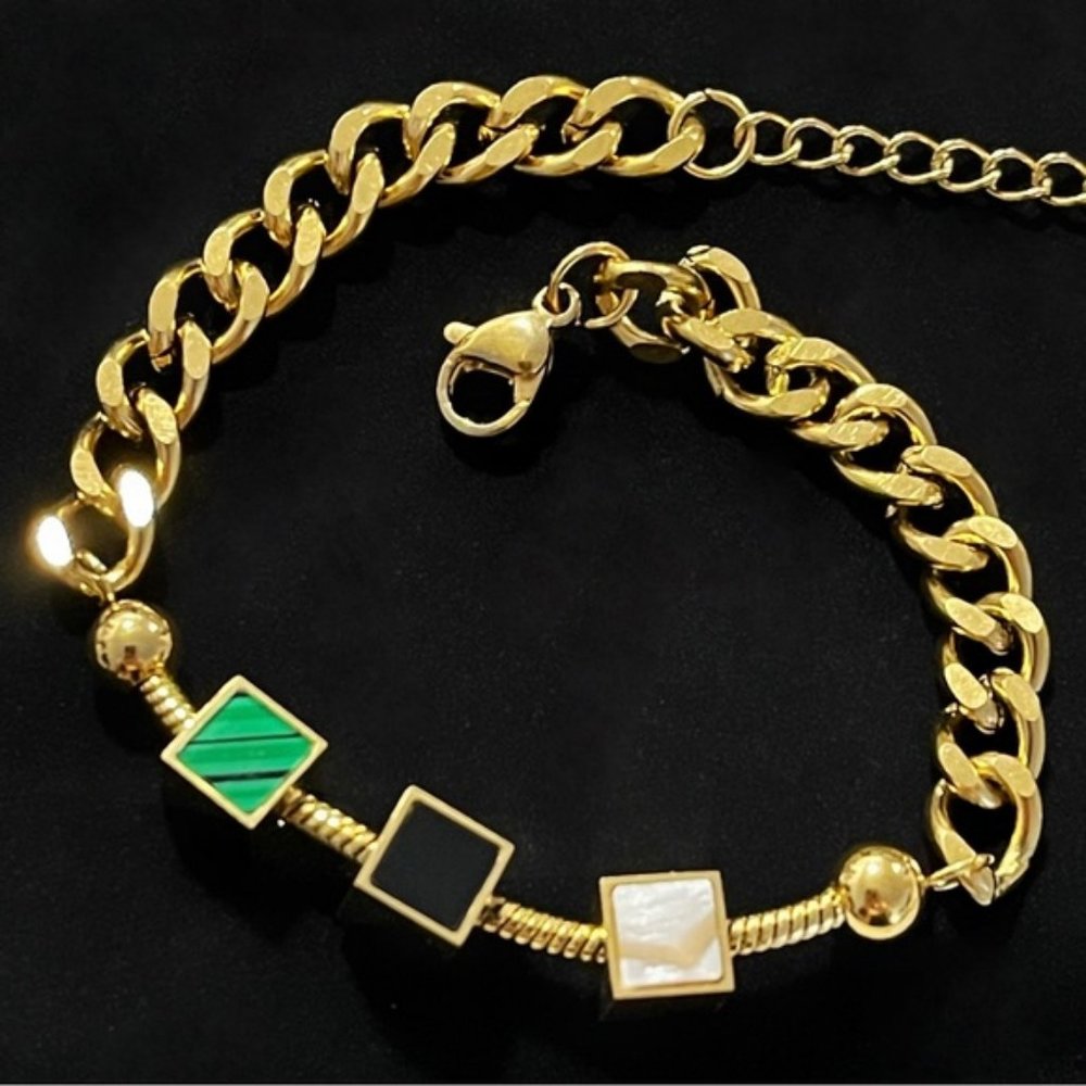 ✨Gorgeous 18K Gold Plated Bracelet with cubes